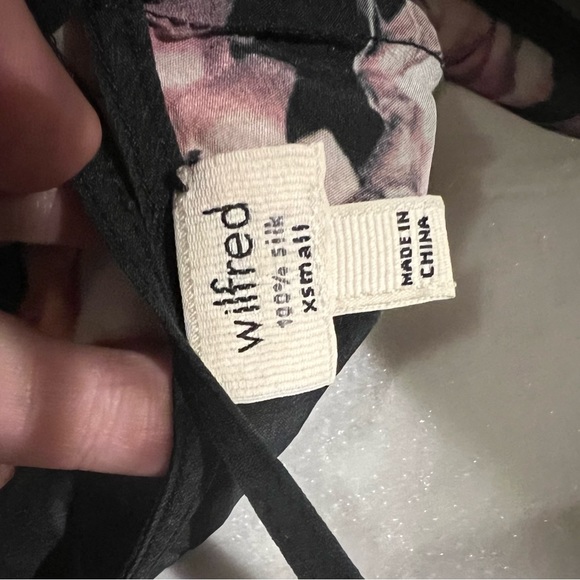 Cute flowery open back Aritzia top - Picture 3 of 3